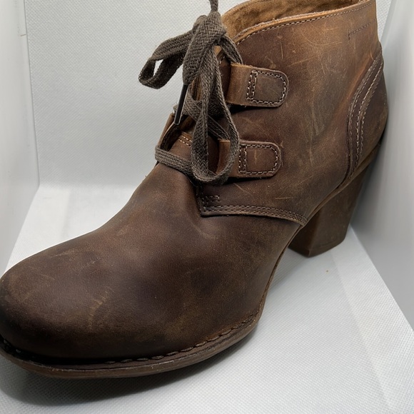 Clark’s Unstructured 10 Brown Leather Booties - Picture 4 of 9